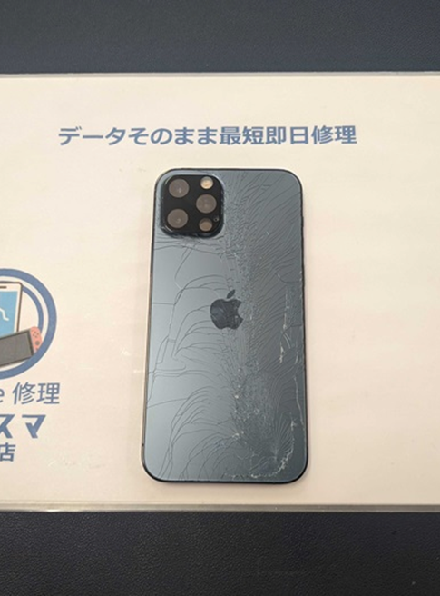 豊川市でiPhone12の背面ガラス修理】背面割れも修理可能！そのまま放置